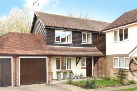 4 bedroom detached house to rent - Photo 2