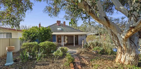 Charming 4-Bedroom Heritage Cottage in the Heart of Queanbeyan - Photo 2