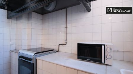 barcelona, Catalonia 08012 - Photo 5