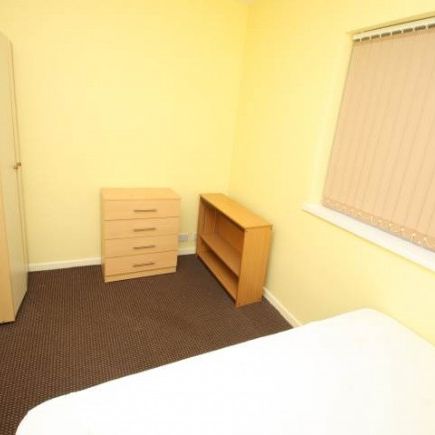 4 Bed - Stanmore Crescent, Burley, Leeds - Photo 1