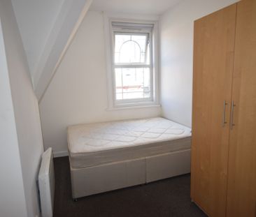 3 Bedroom Flat To Rent in Lansdowne - £1,350 pcm Tenancy Info - Photo 1