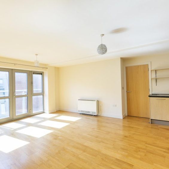 2 Bed Flat - Photo 1