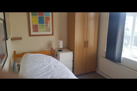Room in a Shared House, Coombe Lane, BS9 - Photo 2