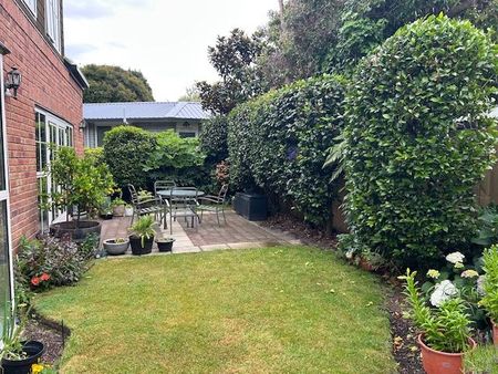 6a Elwyn Pl - Sunny townhouse in Avonhead - Photo 3