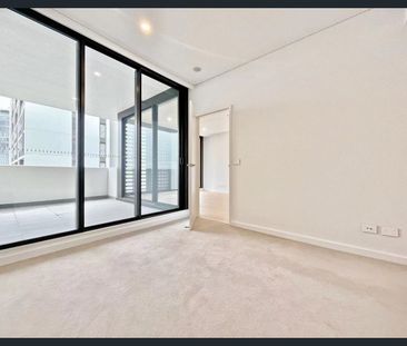 Luxury 2-Bed Apartment in the Heart of Macquarie Park - Photo 3