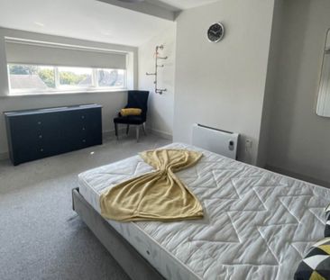 Hough Lane (room 4), Bramley, Leeds - Photo 3