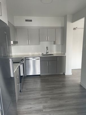 Mid-rise apartment building in Centretown - One-month free rent on 12-month lease! - Photo 1