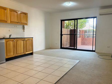 Ground Floor Living - Entry via Lapish Ave - Photo 2