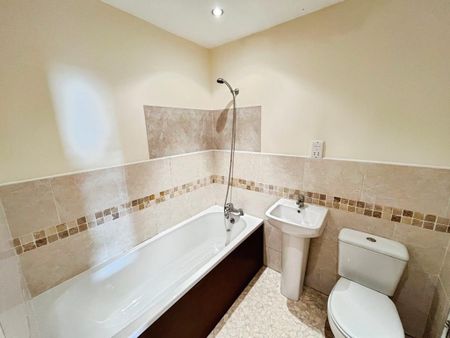 2 bedroom penthouse to rent - Photo 4