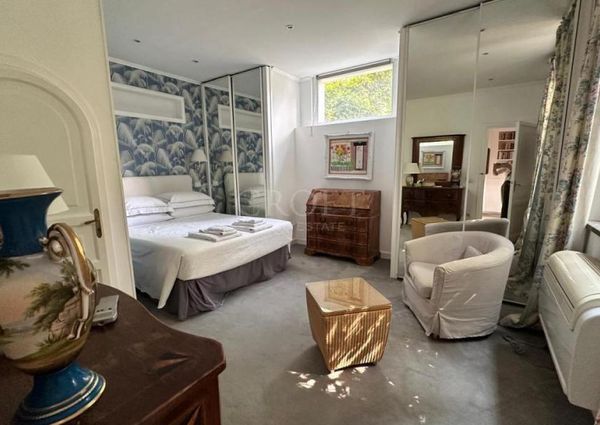 Villa-Parioli: Beautiful independent house with large private garden and terraces. Spacious living, formal dining, study-music room, sun room, 5 bedrooms, 4 bathrooms, parking. rif 163