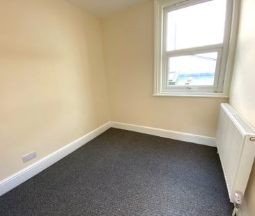 2 bed apartment to rent in Queens Road, Hastings - Photo 4