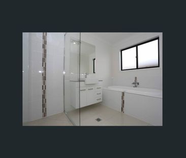 Comfortable Living in Pimpama - Photo 1