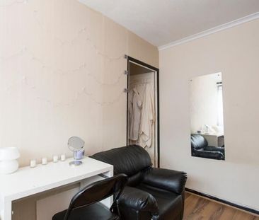 Room in a Shared House, Sambrook House, E1 - Photo 5