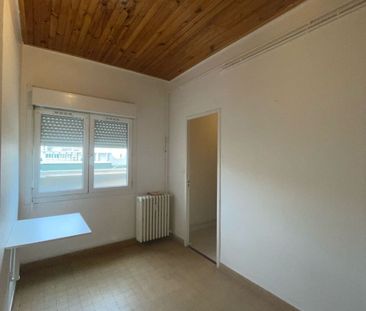 Appartement 1 pièces 32m2 MARSEILLE 2EME 567 euros - Photo 1