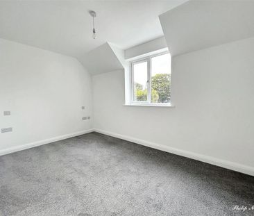 4 bedroom detached house to rent - Photo 4