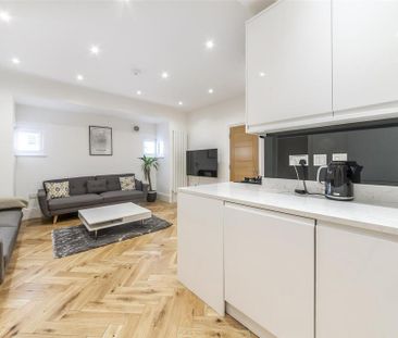 3 bedroom ground floor flat to rent - Photo 1