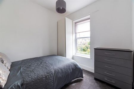 3 bedroom flat to rent - Photo 5