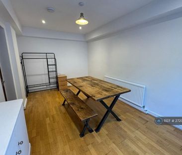 4 bedroom detached house to rent - Photo 2