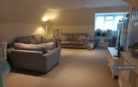 2 bedroom maisonette to rent - Photo 2