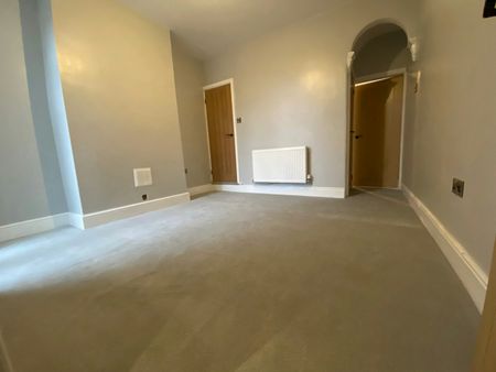 Terraced House to rent on - Photo 4