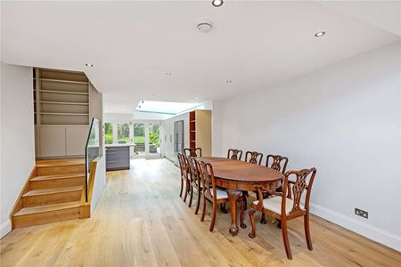 *LET* A beautifully finished 4 bedroom home located just 0.6 miles from Richmond station. - Photo 4