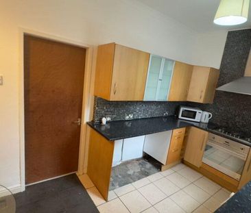 2 bedroom end of terrace house to rent - Photo 2