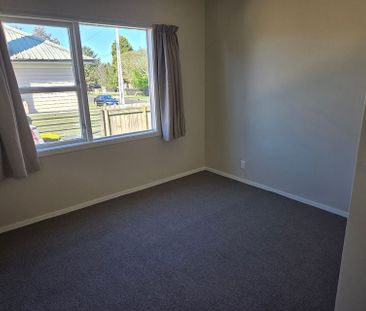 Charming 3BR Home - Photo 1
