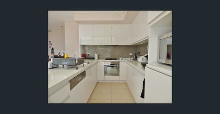SUPERB FURNISHED EXECUTIVE APT, NTH ASPECT & FANTASTIC WATER VIEWS - Photo 4