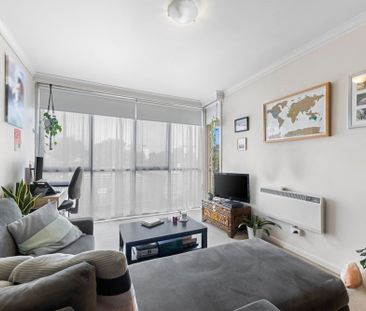 Chic South Yarra Living with Elevated Views and Unbeatable Convenience - Photo 4