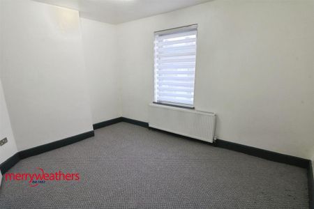 3 bedroom end of terrace house to rent - Photo 4