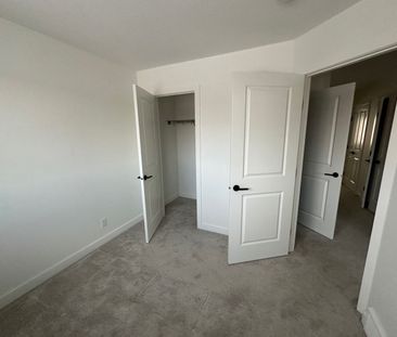 Modern 3 Bed, 2.5 Bath Townhouse in Sylvan Lake - Photo 6