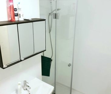 Room in a Shared Flat, Roland Way, SE17 - Photo 5