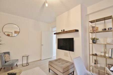 Latymer Court, Hammersmith Road, Hammersmith, London, W6 - Photo 4
