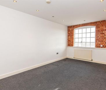 3 bed Apartment To Let - Photo 6