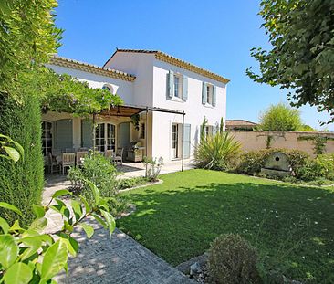 Propriété avec vue , 6 chambres, village de Saint Rémy de Provence à pied, à louer - Photo 2