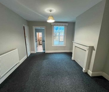 3 bedroom end of terrace house to rent - Photo 2