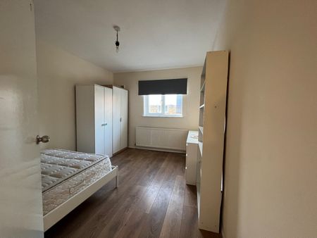 2 Bed Flat, St. Matthew's Road, SW2 - Photo 2