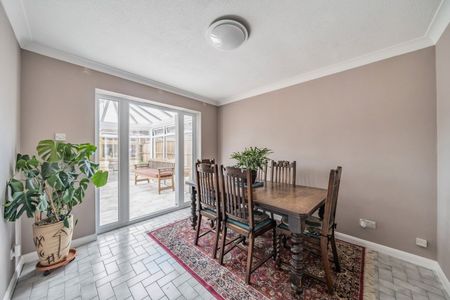 Amis Avenue, Addlestone, Surrey, KT15 - Photo 3