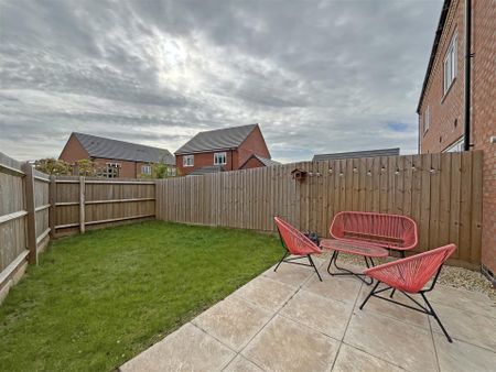 3 bedroom Town house to rent - Photo 2