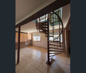 CENTRALLY LOCATED! - Photo 2