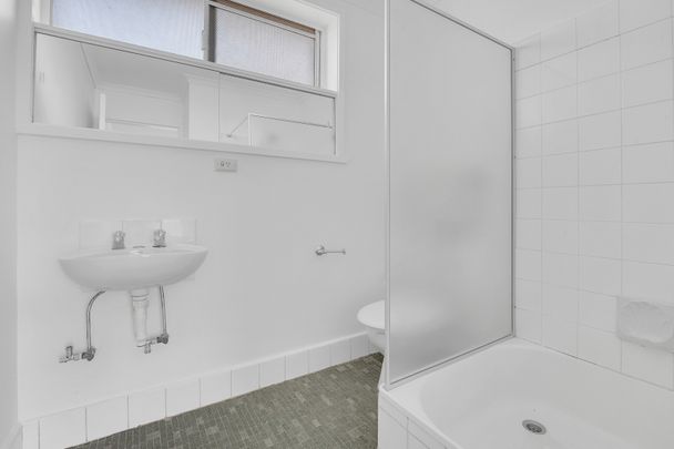 8/172 Rathmines Street, Fairfield VIC 3078 - Apartment For Rent | Domain - Photo 1