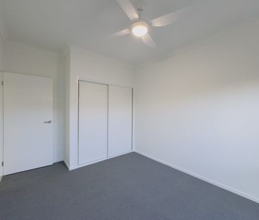 Stunning New Home in Lovely Lochinvar - 3 Beds, 2 Bath, Ducted Air ... - Photo 2