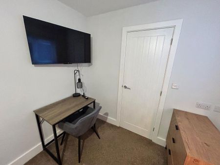 1 bedroom in a house share to rent - Photo 3