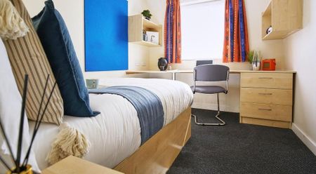 1 bedroom in a flat share to rent - Photo 4