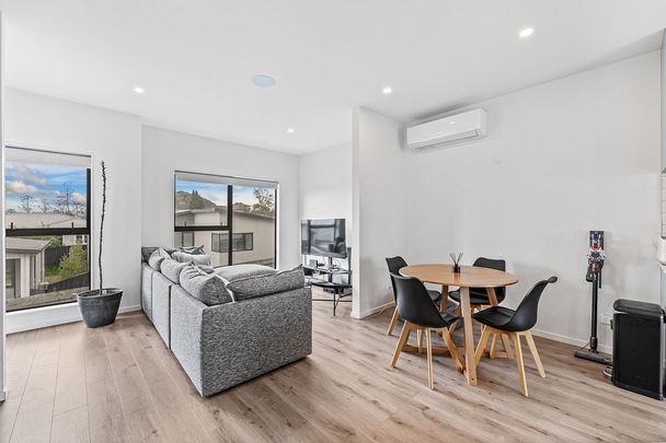 Modern 4-Bedroom Home for Rent in West Harbour - Photo 1