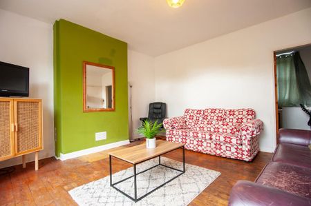 4 bedroom semi-detached house to rent - Photo 2