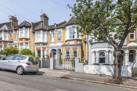 3 bedroom terraced house to rent - Photo 4