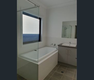 4 Aspen Place, Angle Vale, SA 5117 - Photo 2