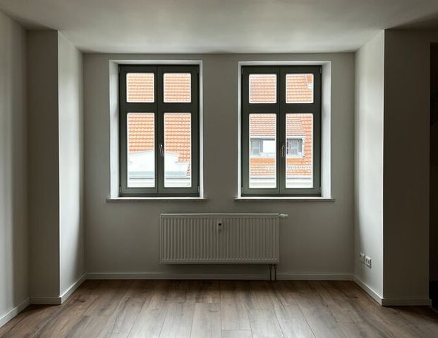 ERSTBEZUG - große 2-Raum Dachgeschosswohnung mit offener Küche - Photo 1