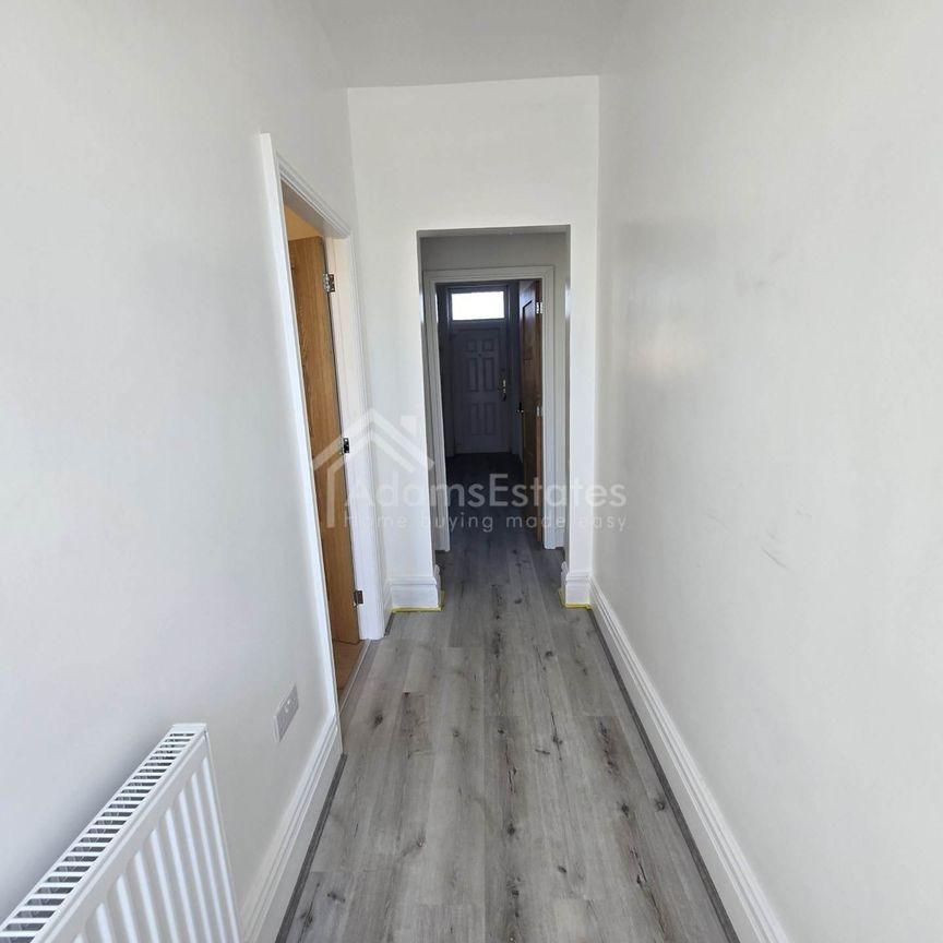 Price £950 pcm - Available Now - Unfurnished - Photo 1